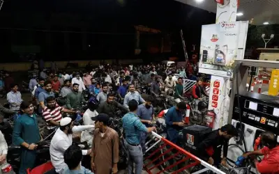 पाकिस्तान में दो सौ रुपए के पार पहुंचा पेट्रोल