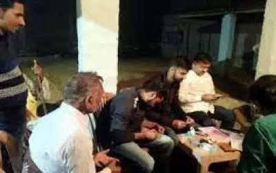 बेटे के शराब पीने से मां-बाप ने नाराज़गी जताई तो दोनों की हत्या की