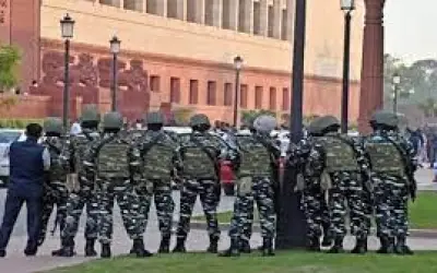 संसद सुरक्षा चूक मामले में आठ सुरक्षाकर्मी सस्पेंड