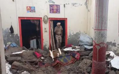 बारिश में छत गिरी और चार सदस्यों की गई जान