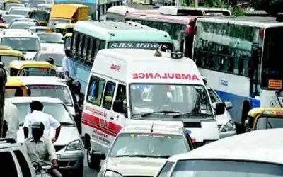 चेन्नई में आधे घंटे ट्रैफिक में फंसी रही एंबुलेंस