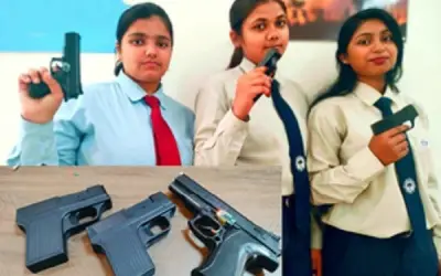 मनचलों को सबक सिखाने के लिए लड़कियों ने बनाई करंट मारने वाली पिस्टल