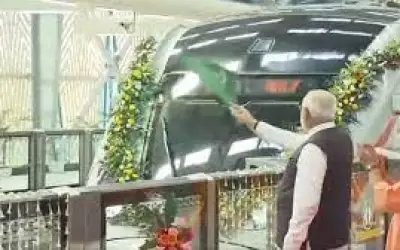 देश की पहली रैपिड रेल नमो भारत को पीएम मोदी ने दिखाई हरी झंडी
