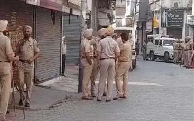शिवसेना के विरोध में निहंग सिखों ने थाने के एसएचओ का काट डाला हाथ