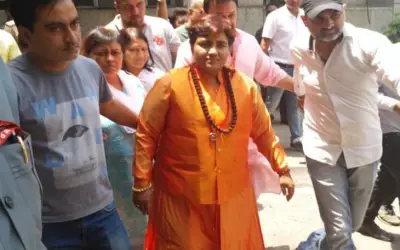 साध्वी प्रज्ञा पहुंचीं एनआईए कोर्ट
