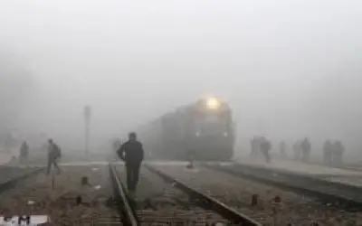 ठंड से रेलवे की 23 ट्रेन देरी से
