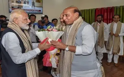रक्षा मंत्री राजनाथ सिंह को जन्मदिन पर मिलीं ढेरों बधाइयां