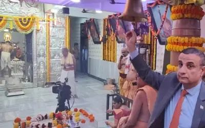 मुंबई के वडाला मंदिर में इजरायल के राजनयिक ने की पूजा अर्चना