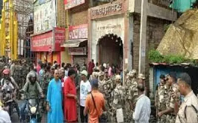 मंदिरों में देवी-देवताओं की प्रतिमाएं तोड़ने से रांची में सड़कों पर उतरे लोग