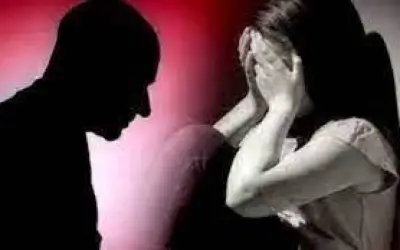मां से नाराज़ बेटी दोस्त के पहुंची, उसी ने किया दुष्कर्म