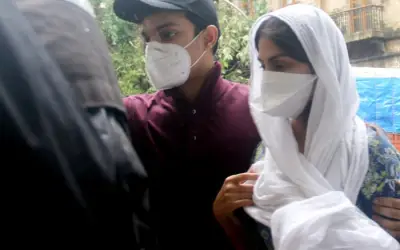 रिया चक्रवर्ती का आरोप परिवार को जान का खतरा