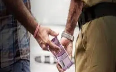 नोएडा में 20 हजार रुपए की रिश्वत लेनेवाला पुलिस कांस्टेबल गिरफ्तार