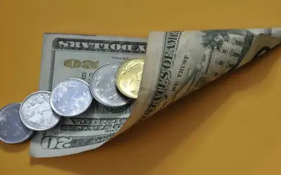 मुद्रा बाजार में भारतीय रुपया में तीन पैसे की बढ़त