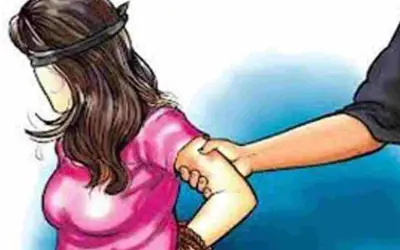 स्टूडेंट लड़की के साथ छेड़छाड़ करनेवाला टीचर पिटाई के बाद गिरफ्तार