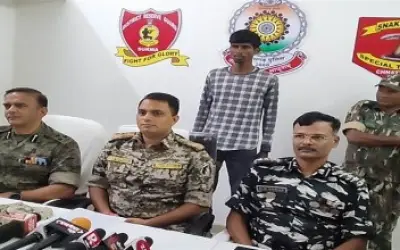 छत्तीसगढ़ में पांच लाख रुपए का इनामी नक्सली कमांडर गिरफ्तार