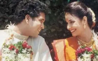 सचिन तेंदुलकर ने मनाई शादी की 25वीं वर्षगांठ