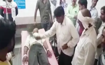 जिसे सांप ने काटा अस्पताल में उसका इलाज झाड़-फूंक से