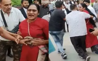 तलाक के लिए कोर्ट में गवाह देने वाली बीवी को पति ने मारी गोली