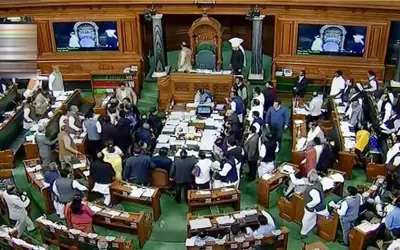 संसद में विपक्ष के हंगामे के बाद कार्यवाही स्थगित