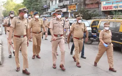 मुंबई शहर में लगा कर्फ्यू, पांच या अधिक लोगों के इकट्ठा होने पर रोक