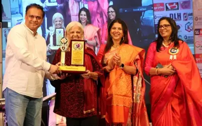 विश्व महिला दिवस के मौके पर अलंकार क्रिएशन पब्लिक चैरिटेबल ट्रस्ट ने 60 महिलाओं को दिया नारी शक्ति पुरस्कार