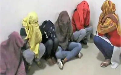 सेक्स रैकेट में छह युवतियों के साथ दो युवक गिरफ्तार