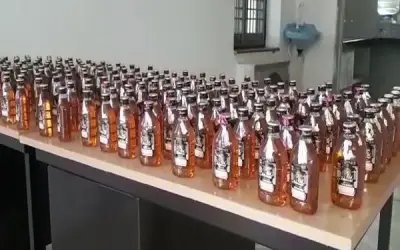 अवैध शराब की 2103 बोतलें की गईं सीज