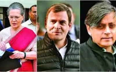 शशि थरूर ने उठाए कांग्रेस नेतृत्व पर सवाल