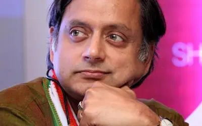 शशि थरूर को विदेश जाने की मिली अनुमति