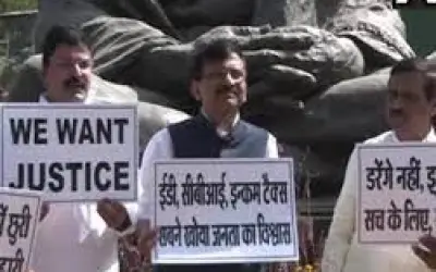 ईडी और जांच एजेंसियों के खिलाफ शिवसेना सांसदों का विरोध प्रदर्शन