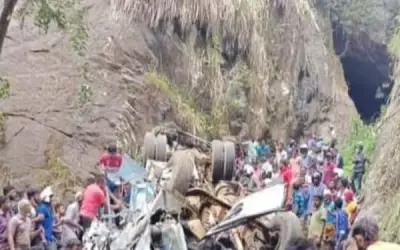 खाई में बस गिरने से श्रीलंका में 13 की मौत
