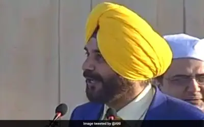 कांग्रेस नेता नवजोत सिंह सिद्धू ने की पीएम मोदी की जमकर तारीफ