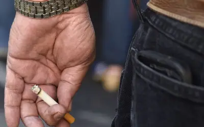 सिगरेट पीने वालों को कोरोना वायरस का अधिक ख़तरा