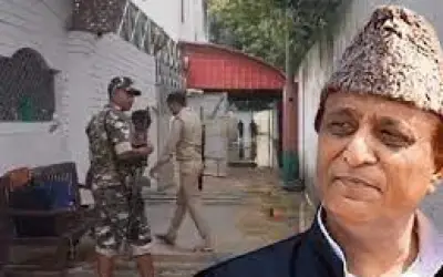 आजम खान के कई ठिकानों पर इनकम टैक्स की छापेमारी शुरू