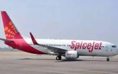स्पाइसजेट विमान का शीशा टूटा देखकर पायलट को मुंबई में वापस कराना पड़ा लैंड