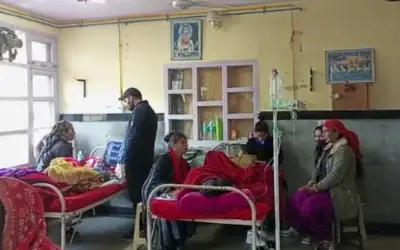 भक्त को मंदिर में भगवान का दर्शन नहीं मिला तो छत से कूद गया
