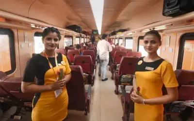 फिर पटरी पर दौड़ने को तैयार तेजस एक्सप्रेस