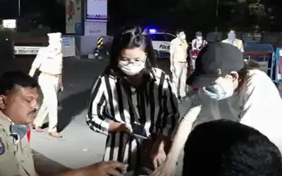चीन से आई लड़कियों को तेलंगाना पुलिस ने क्वारंटाइन में भेजा