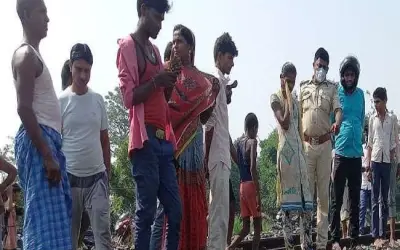 ट्रेन से कटकर एक महिला और दो युवतियों की मौत