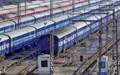 रेलवे ने रद्द की 400 ट्रेनें, कईयों के रूट डायवर्ट