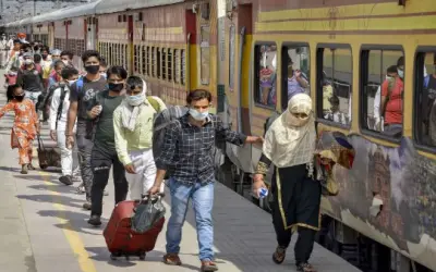 हर कीमत पर गांव लौटना चाहते हैं प्रवासी मज़दूर