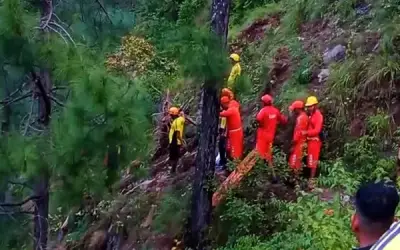 उत्‍तराखंड में बारातियों को ले जा रही बस खाई में गिरने से 32 की मौत