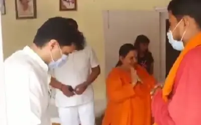 उमा भारती ने की ज्योतिरादित्य सिंधिया की मेहमाननवाज़ी