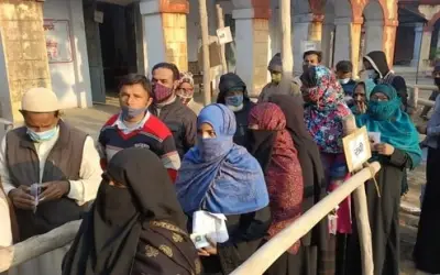 UP Assembly Election 2022 : फिर कम हुआ वोटिंग का पर्सेंटेज, किस पार्टी के साथ होगा 'खेला'