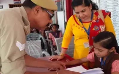यूपी में कक्षा 6 में पढ़नेवाली छात्रा बनी एक दिन की थाना प्रभारी