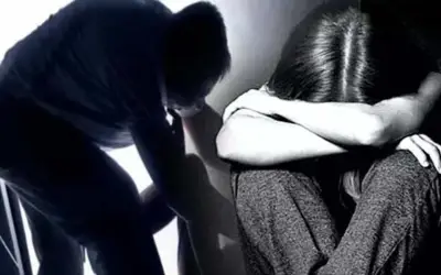 अपने पति से दूसरी लड़की का रेप करवाने वाली पत्नी गिरफ्तार
