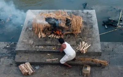 अंतिम संस्कार के बाद बेटे को पता चला कि पिता ज़िंदा है