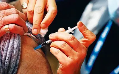 कोरोना टीकाकरण में यूपी पहले और महाराष्ट्र दूसरे स्थान पर