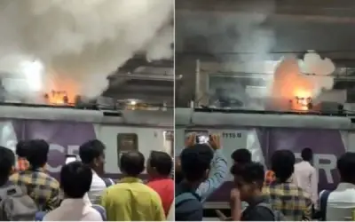 वाशी स्टेशन पर लोकल में आग