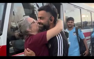 वेस्टइंडीज के ख‍िलाड़ी की मां ने विराट कोहली पर जताया प्यार, वीडियो वायरल